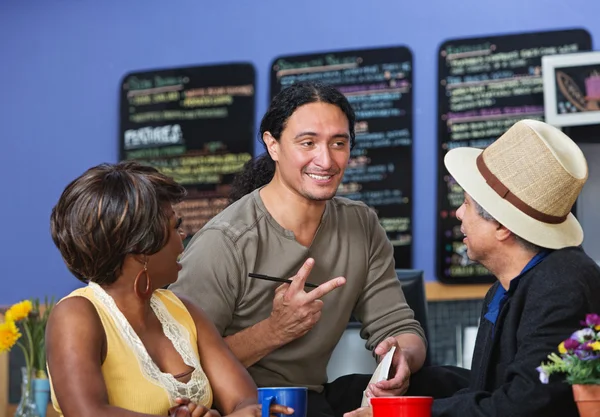 Hombre guapo tomando órdenes — Foto de Stock