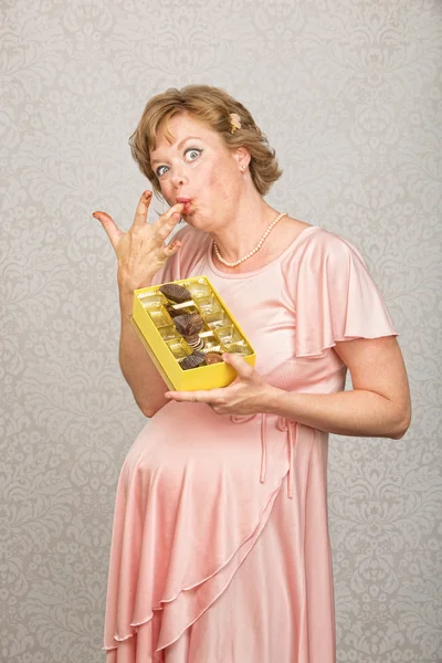 Esperando mujer comiendo caramelo —  Fotos de Stock