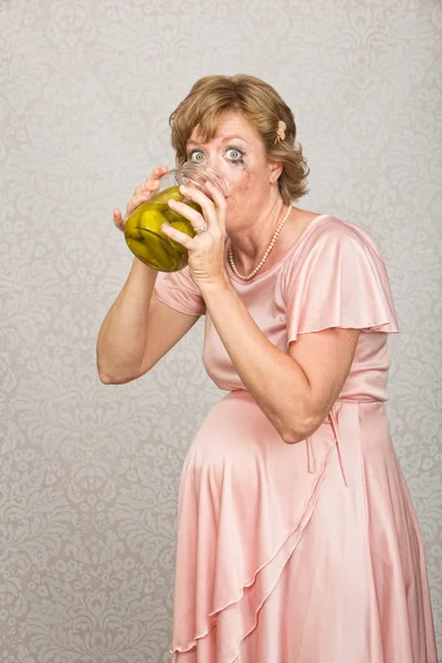 Törstig gravid kvinna — Stockfoto