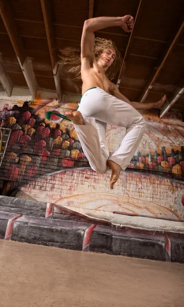 Capoeira Performer Jumping — Stock Photo, Image