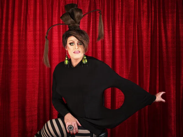 Unika drag queen sitter — Stockfoto