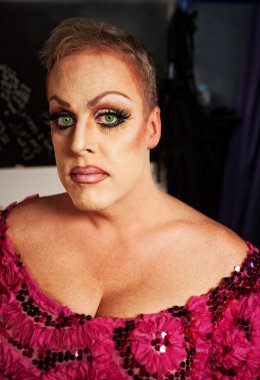 kadın taklitçi yakın çekim