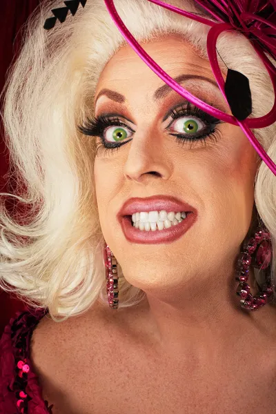 Liza Shey qora paypoqda Er va xotin fohishaning oyogini yalaydilar