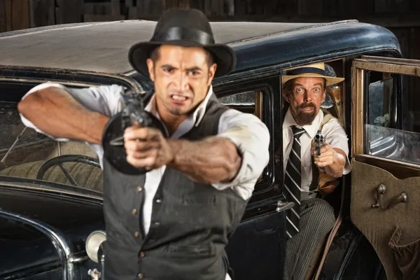 Angry 1920s Era Gangsters com Armas — Fotografia de Stock