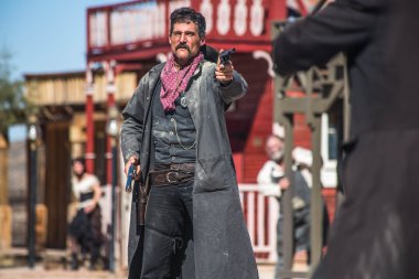 Kasabanın Şerif duels haydut