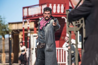 Kasabanın Şerif duels haydut