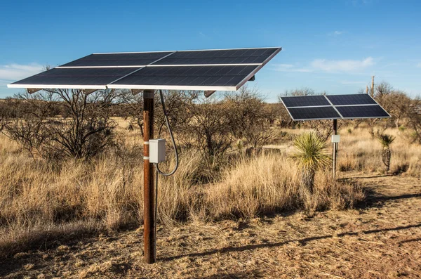 Woestijn zonnepanelen — Stockfoto