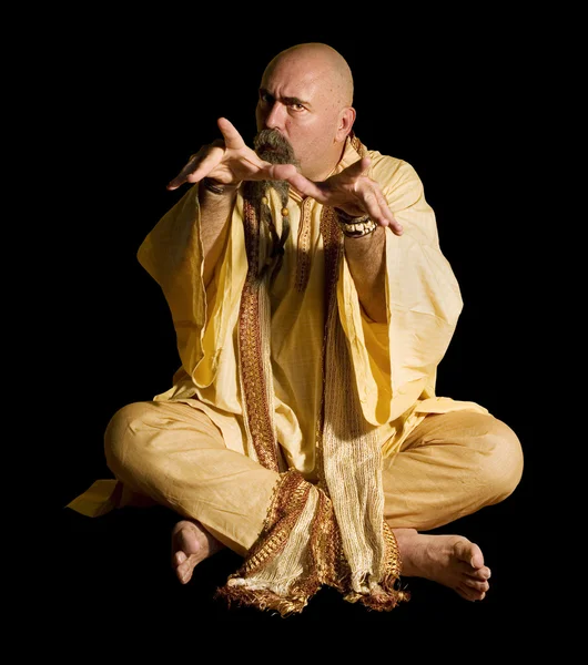 Funny guru kastar en spell. — Stockfoto