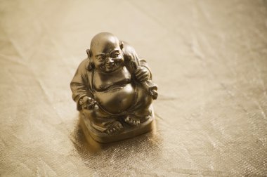 parlak yüzeyi altın buddha