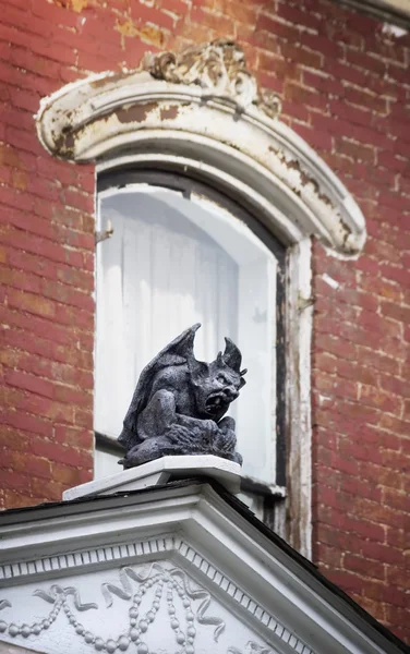 Gargoyle on on Old House — Stock Photo, Image