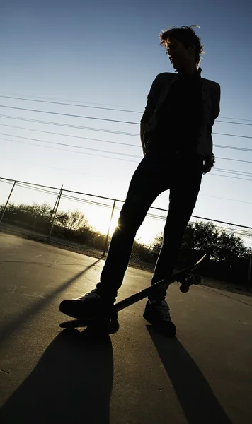 10 代のスケートボーダー — ストック写真