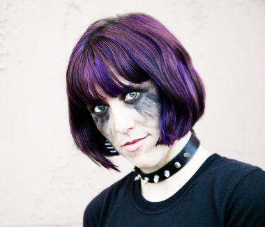 cıvık bir makyaj ile alternatif kız