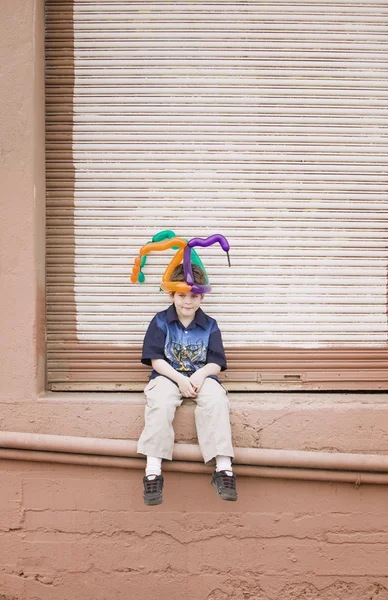 Niño con sombrero de globo — Foto de Stock