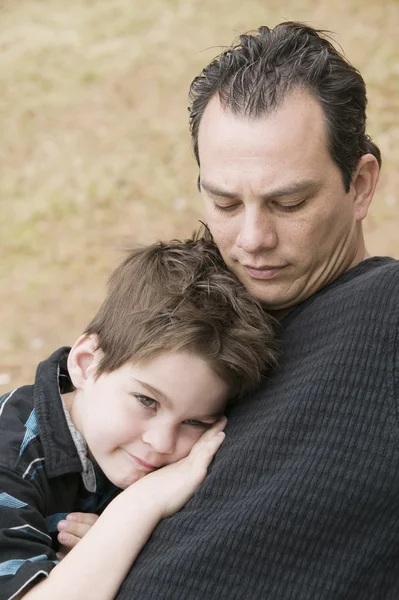 Uomo e ragazzo rilassarsi — Foto Stock