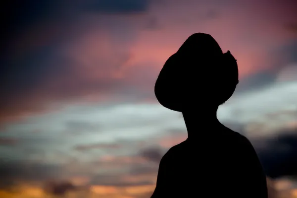 Vrouw in een cowboy-hoed — Stockfoto