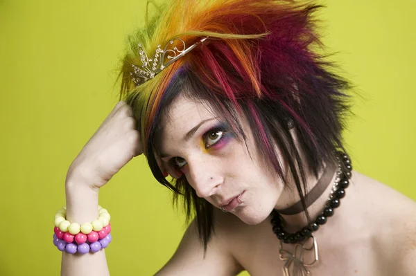 Mujer punk con maquillaje brillante — Foto de Stock