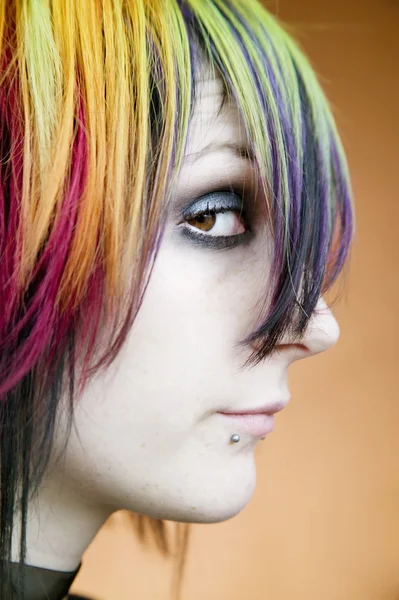 Alternative girl with multi-colred hair looks up — Stock Photo, Image