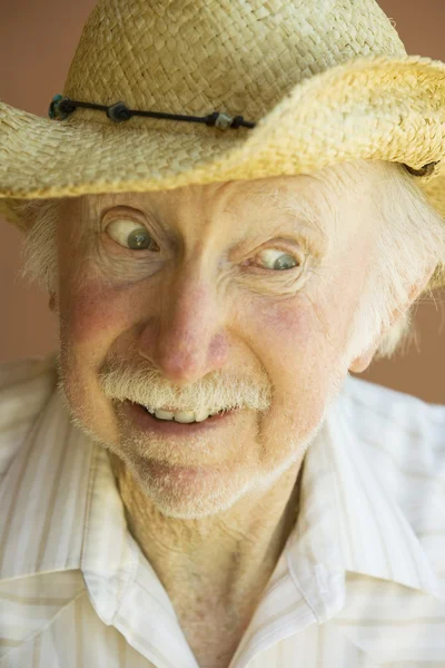 Homem idoso com um chapéu de cowboy — Fotografia de Stock