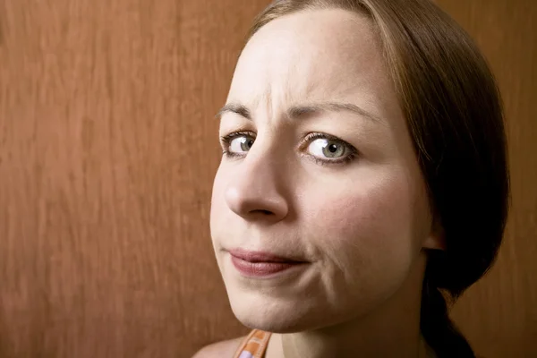 怪訝な顔を持つ女性 — ストック写真