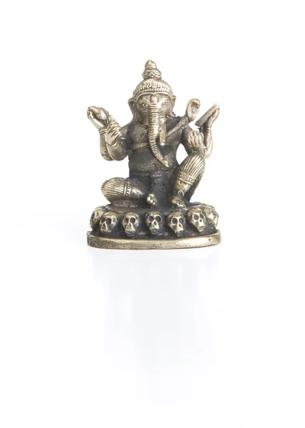 Ganesh sur fond blanc avec réflexion — Photo