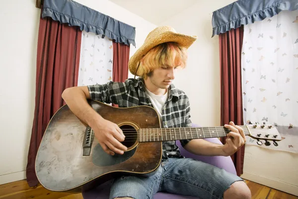 Jovem guitarrista — Fotografia de Stock