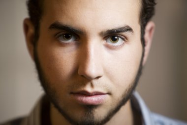 genç bir adamın closeup çekim
