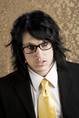 hoş olmayan genç adam