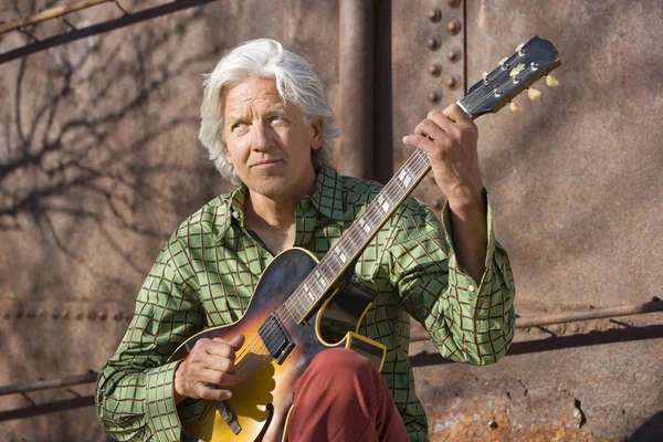 Handsome guitar player — Stock Photo, Image