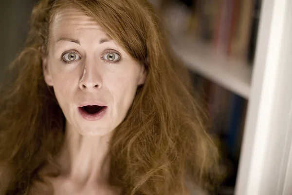 Žena dělá legrační obličej — Stock fotografie
