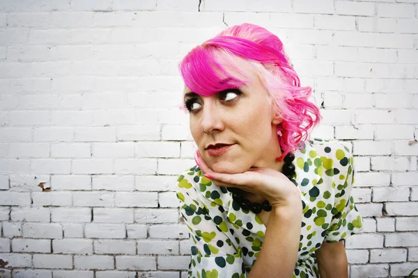 Woman in front of brick wall — Stock Photo, Image