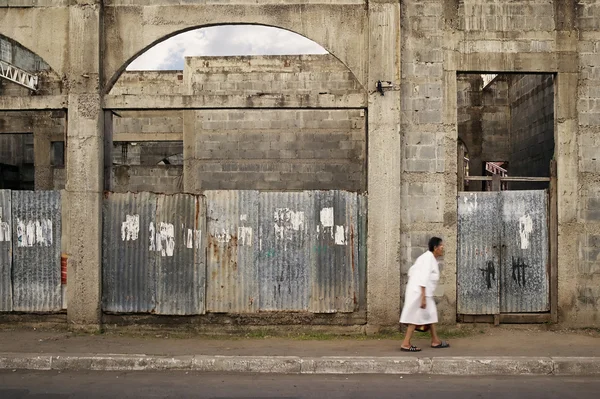 Žena na ulici v Nikaragui granada — Stock fotografie