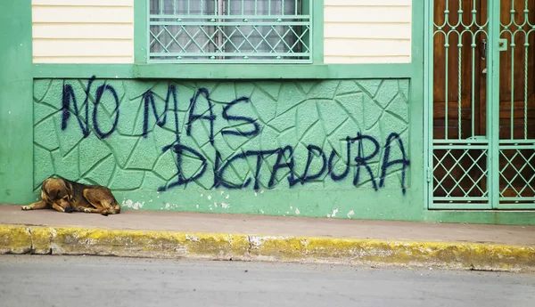 Anti regeringen graffiti i nicaragua — Stockfoto