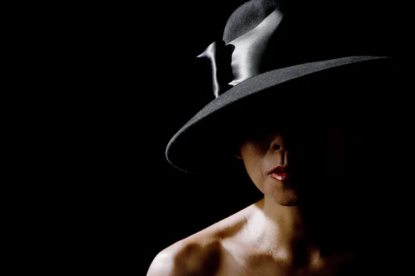 民族の黒い帽子の女性 — ストック写真