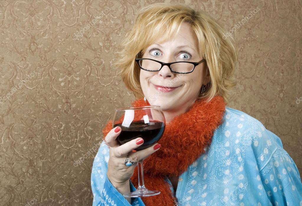 Aus einem schüchternen mädchen wein trinken
