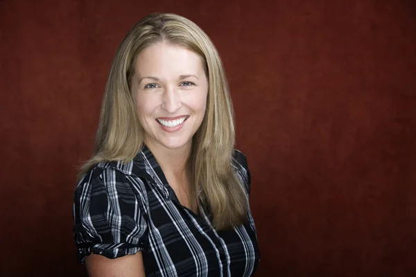 Mujer rubia sonriente — Foto de Stock