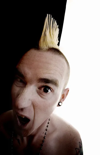 Homme avec un Mohawk — Photo