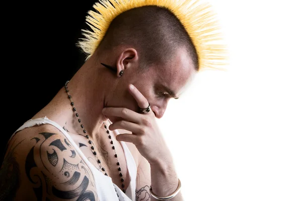 Punk med tatueringar — Stockfoto