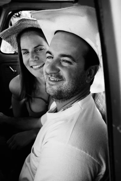 Cowboy and woman in pickup truck — Stock Photo, Image