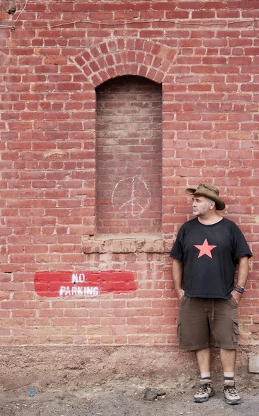 Man in Cowboy Hat Waiting — Stock Photo, Image