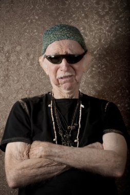 sert adam yaşlanma
