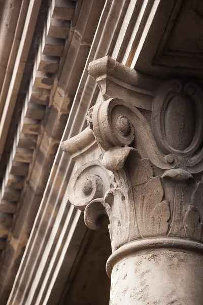 Old cement column topper — Stock Photo, Image