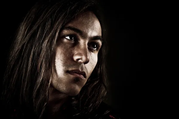 Yakışıklı genç adam.