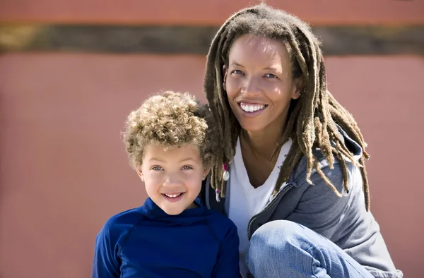 Afrika kökenli Amerikalı anne ve oğlu — Stok fotoğraf