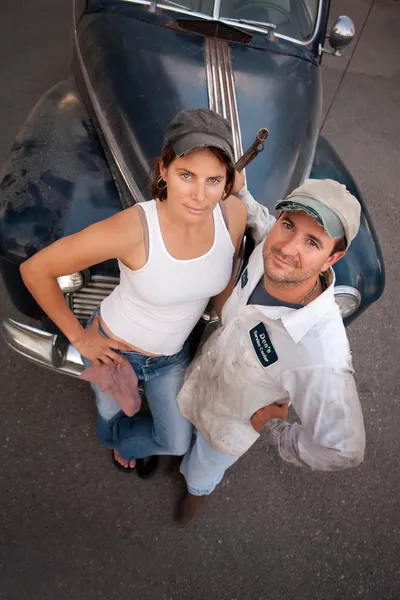 Couple with Vintage Car — Stock Photo, Image