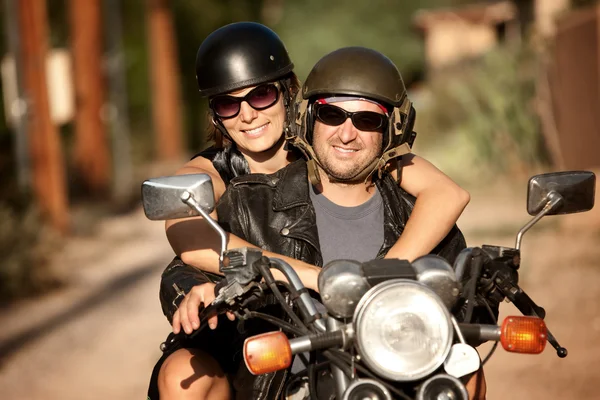 Man and Woman on Motorcycle — Stock Photo, Image