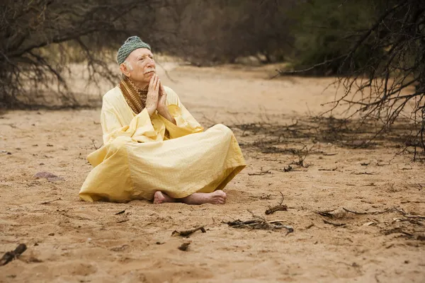 Guru in the desert — Stock Photo, Image