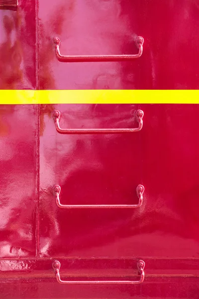列車の車掌車の側の金属製のはしご — ストック写真