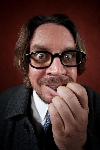 Gözlüklü şaşkın adam — Stok fotoğraf