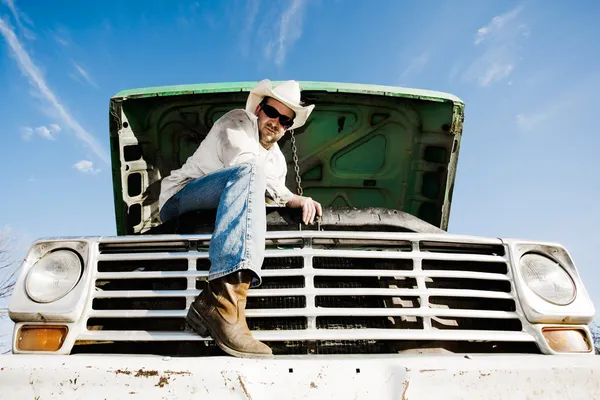 Man under the hood of his truck — Stock Photo, Image