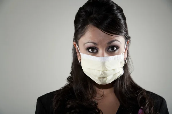 Donna che indossa una maschera respiratoria — Foto Stock